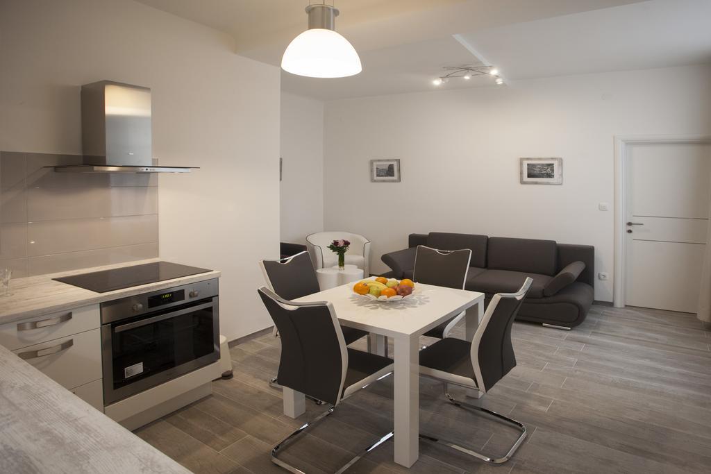 Old Square Apartment สปลิท ภายนอก รูปภาพ